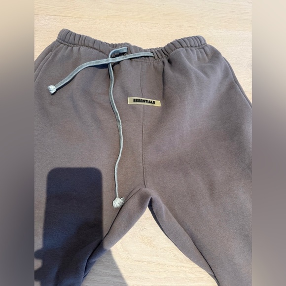 Fear Of of God Essentials Brown Taupe Sweatpants Jogger size L. - Picture 4 of 5